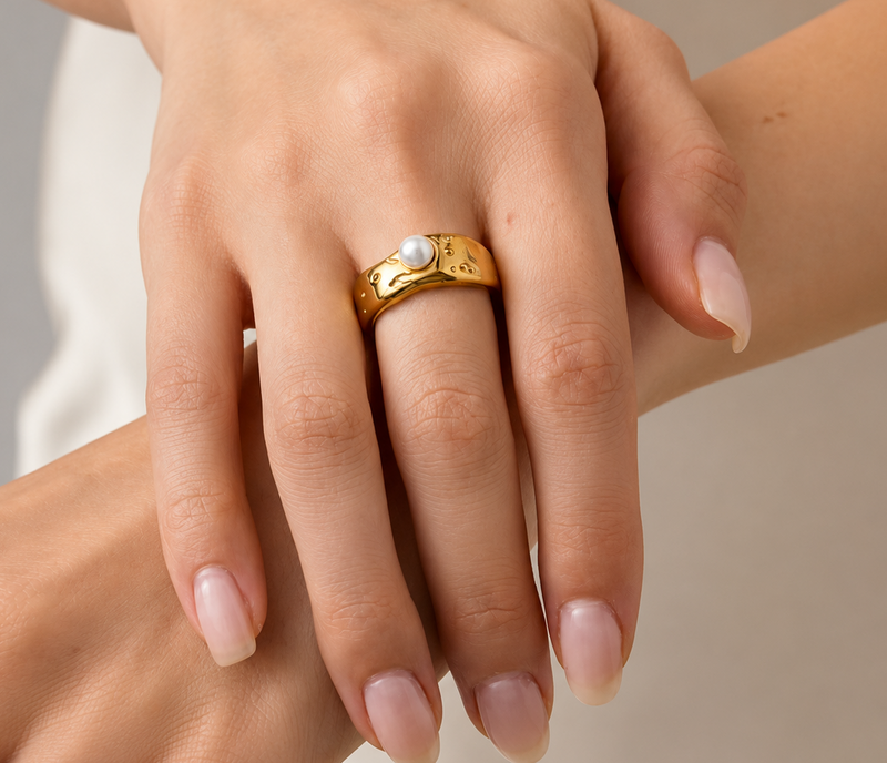 Luna Pearl Ring